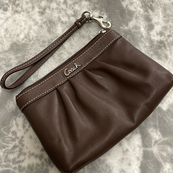 Chocolate Leather Coach Wristlet ! - Picture 1 of 6